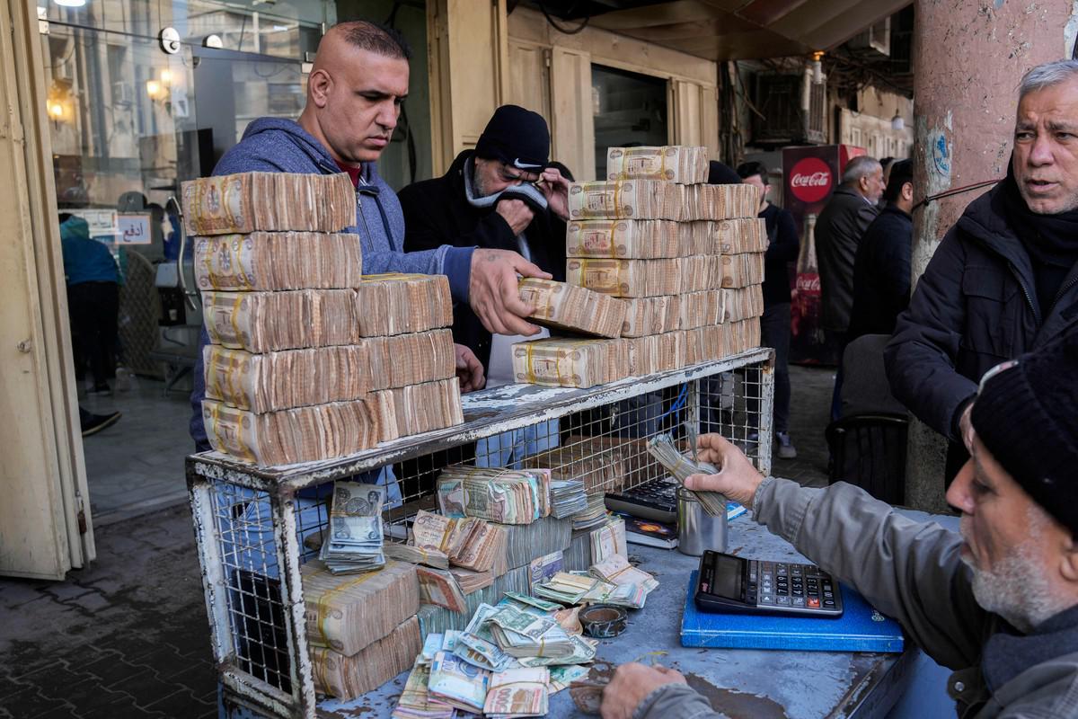 صراف في بغداد