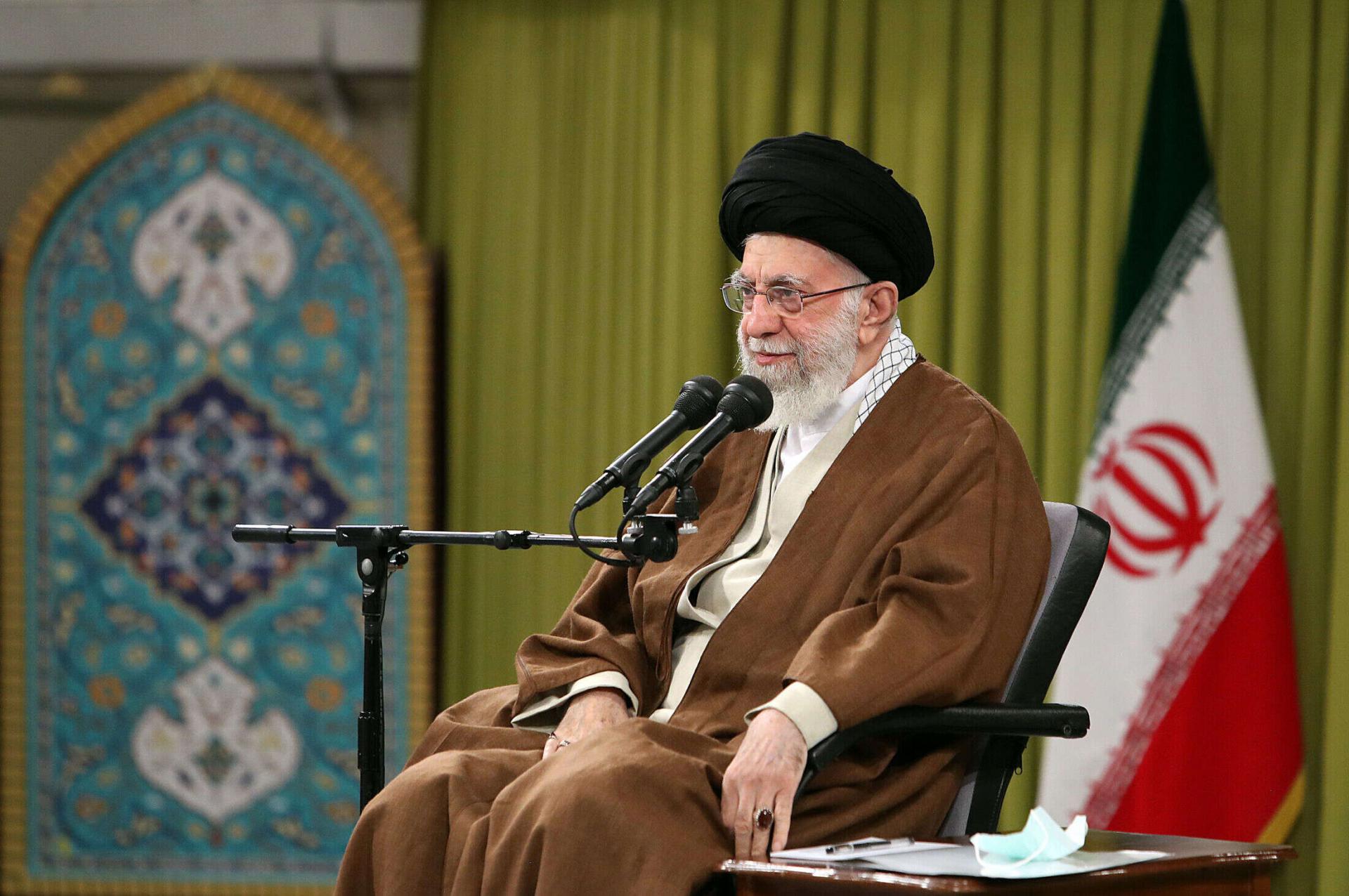 الاحتجاجات الأخيرة في إيران أسقطت هالة القداسة عن خامنئي