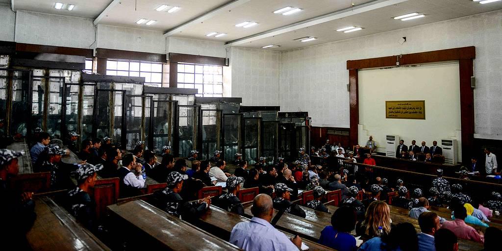 القضاء المصري ينظر في مئات قضايا الإرهاب يتعلق معظمهم بجماعة الاخوان المسلمين