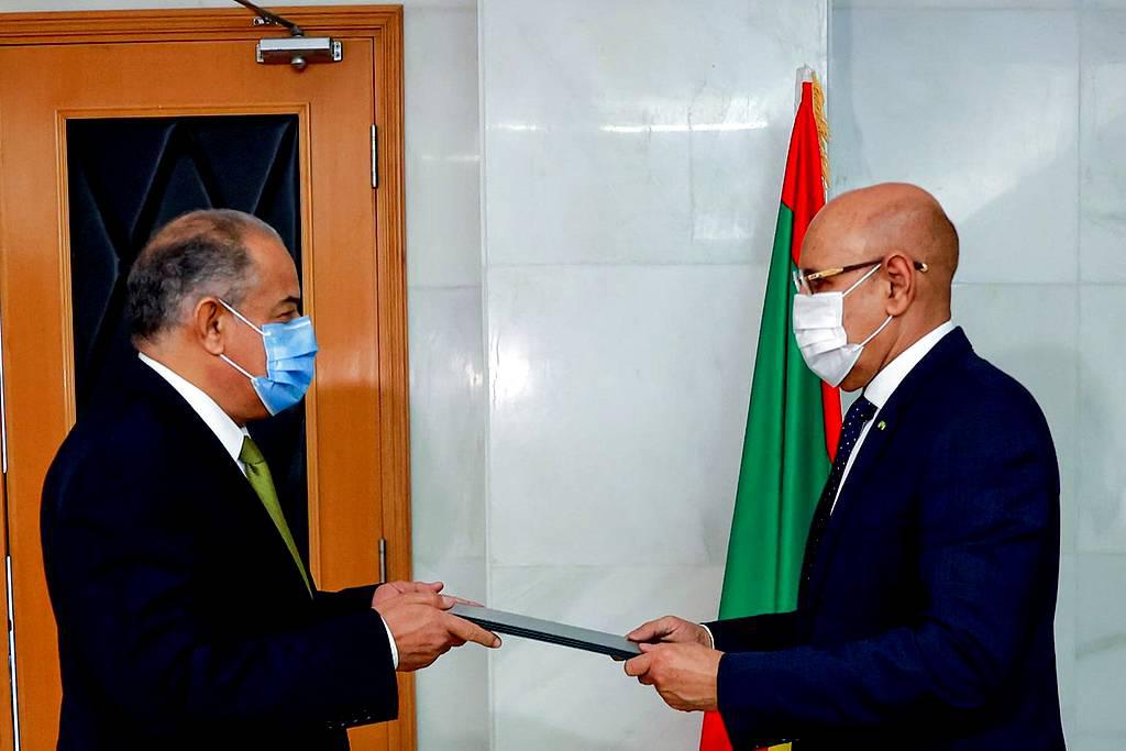 الرئيس الموريتاني تسلم أوراق اعتماد السفير الجزائري في نهاية 2021 (عن صفحة الرئاسة الموريتانية على فيسبوك)