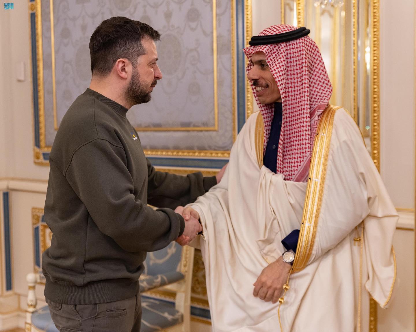 دبلوماسية سعودية نشيطة
