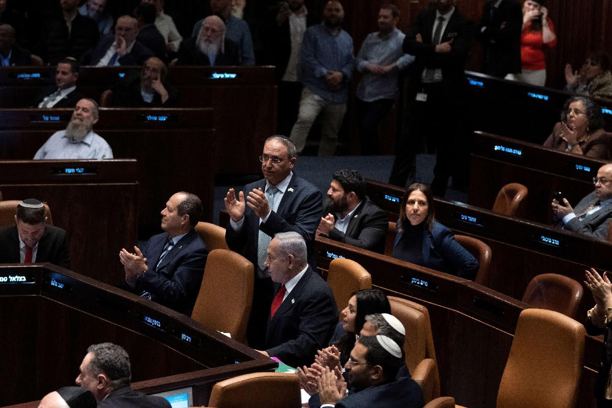 المعارضة الإسرائيلية تتهم نتنياهو بالسعي لتقويض النظام القضائي الذي وجه له تهما ينفيها