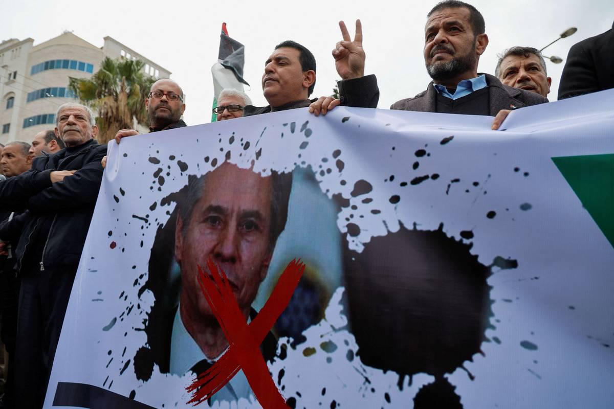 فلسطينيون في غزة ينددون بزيارة بلينكن لإسرائيل والضفة