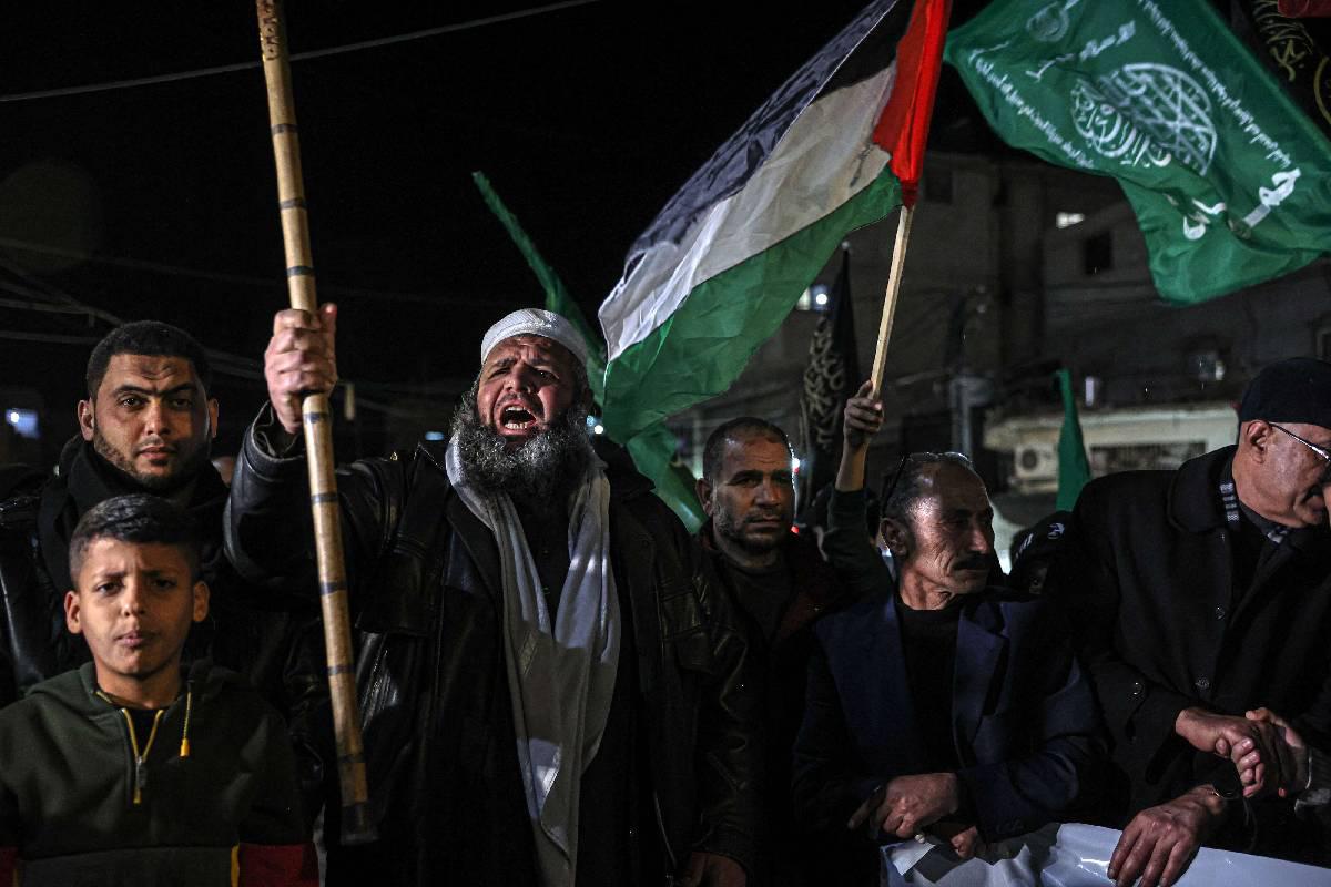 تظاهرة في مخيم خان يونس في غزة ضد استهداف إسرائيل للناشطين في الضفة الغربية