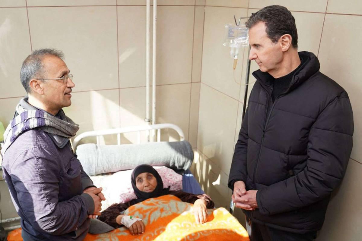 الرئيس السوري بشار الأسد يعود مصابين من ضحايا الزلزال في حلب