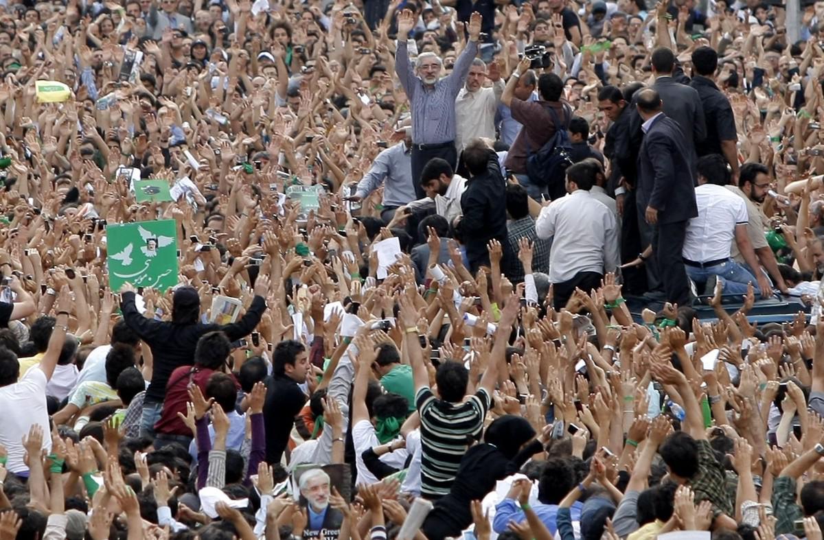 رموز الثورة الخضراء يخرجون أخيرا عن صمتهم بالدعوة لتغيير جذري في النظام