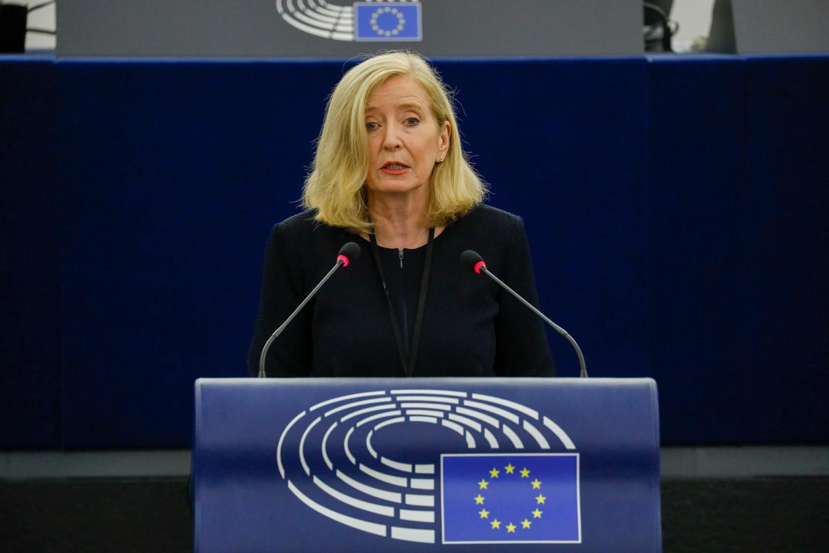   أمينة المظالم بالاتحاد الأوروبي تصف الفضيحة بـ"هدية" لأولئك الذين يرغبون في إلحاق الضرر بالتكتّل بأكمله