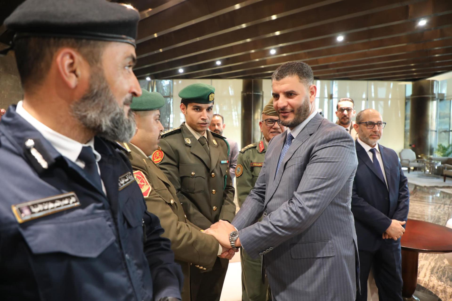تنسيق عسكري يدعم الحلول السياسية السلمية