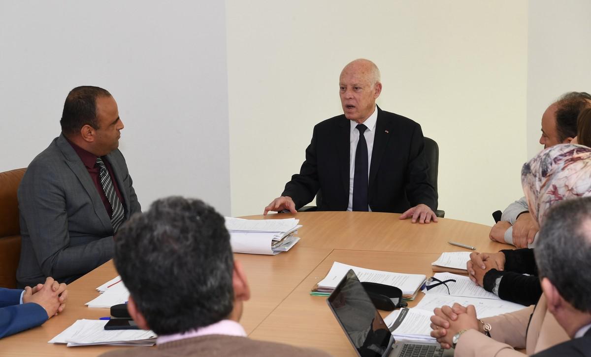 الرئيس التونسي عبر خلال زيارته مقر لجنة الصلح الجزائي عن استيائه ن التراخي في استرداد الأموال المنهوبة