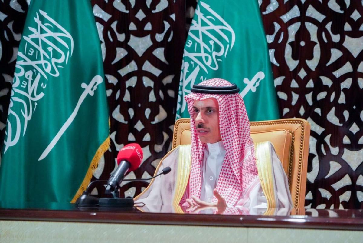 السعودية تقول ان الحل في لبنان داخلي
