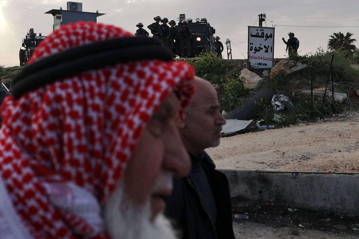 فلسطينيون يتوجهون للمسجد الأقصى لصلاة أول أيام رمضان
