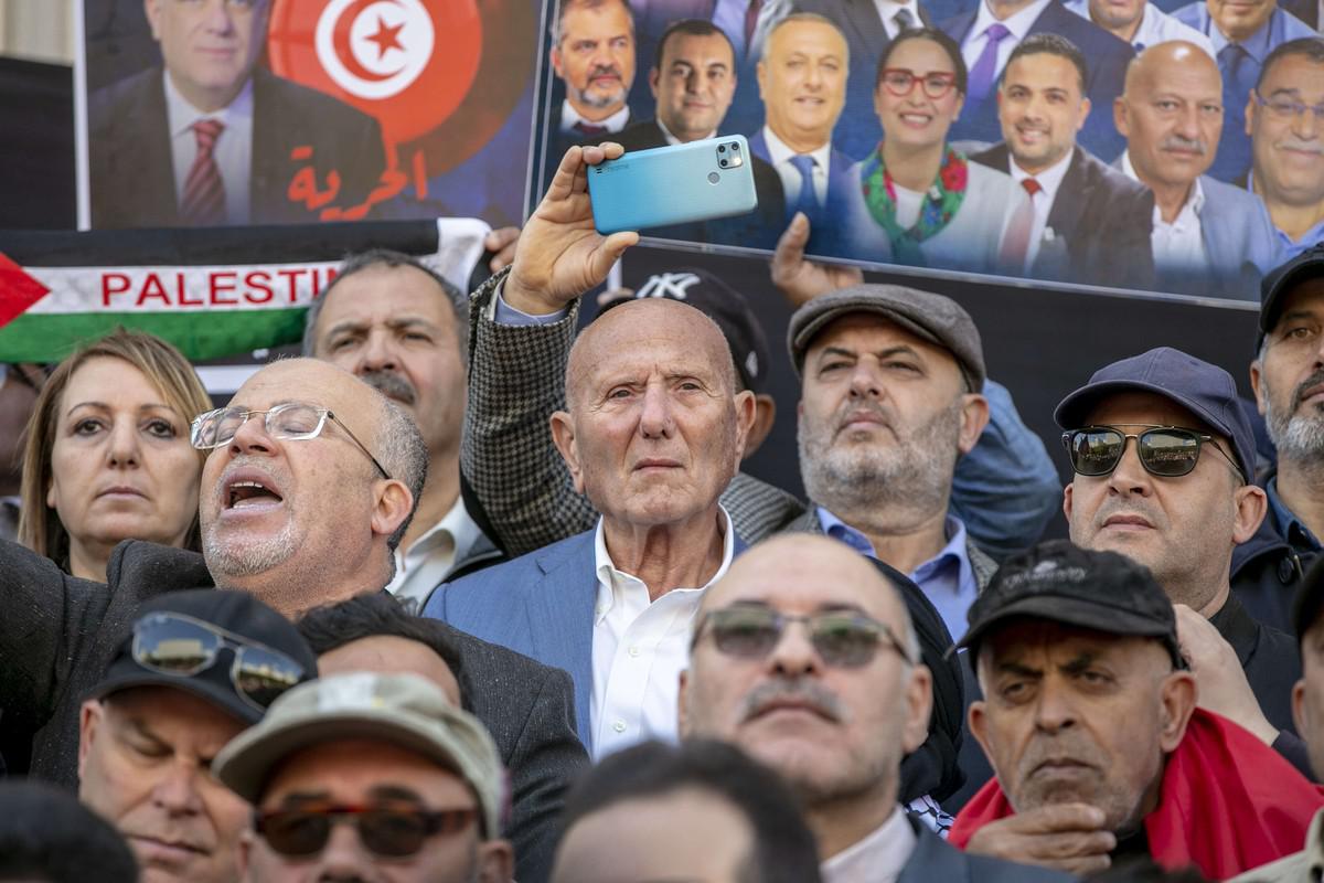 نجيب الشابي يسعى لقطع الدعم الخارجي لتونس