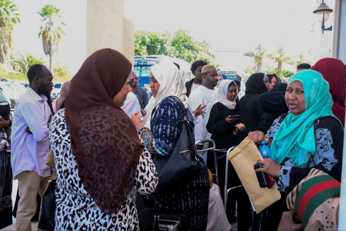 سودانيون ممنوعون من السفر إلى أجل غير محدد