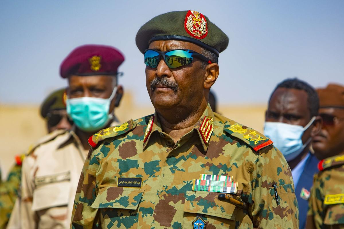 قائد الجيش السوداني يهرب إلى الأمام