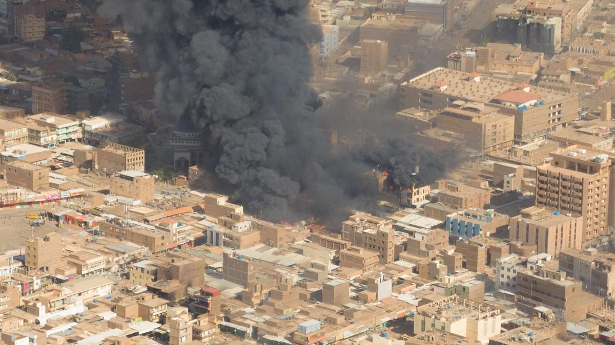 الجيش يستعمل سلاح الجو بكثافة في المناطق السكنية