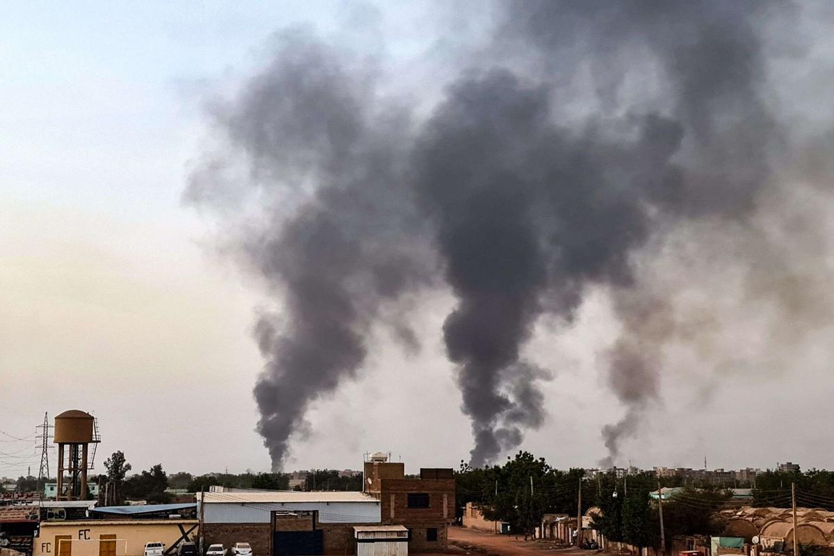 سحب الدخان الناتجة عن انفجار القنابل لا تزال تتصاعد رغم الهدنة