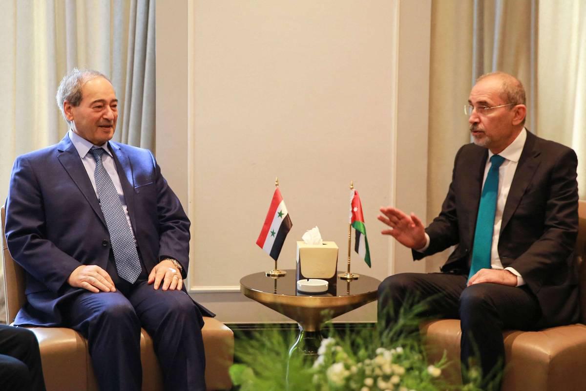 وزير الخارجية الأردني أيمن الصفدي يستقبل نظيره السوري فيصل المقداد