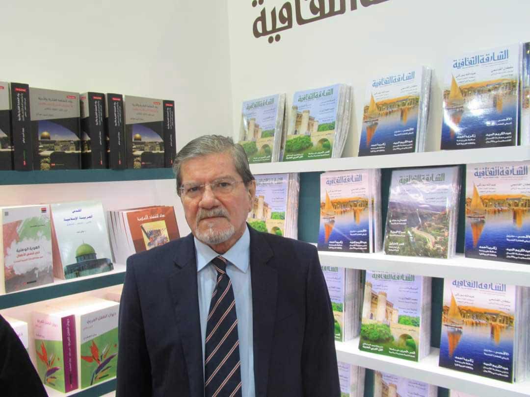 الأديب نواف يونس