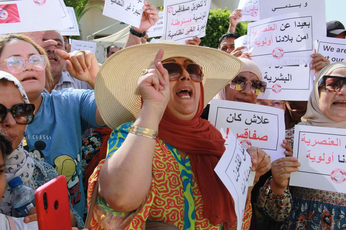 العديد من سكان صفاقس يطالبون برحيل الأفارقة 