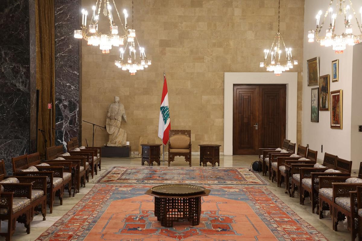كرسي الرئاسة اللبنانية شاغر منذ أكتوبر الماضي ولا مؤشرات على نهاية قريبة للشغور