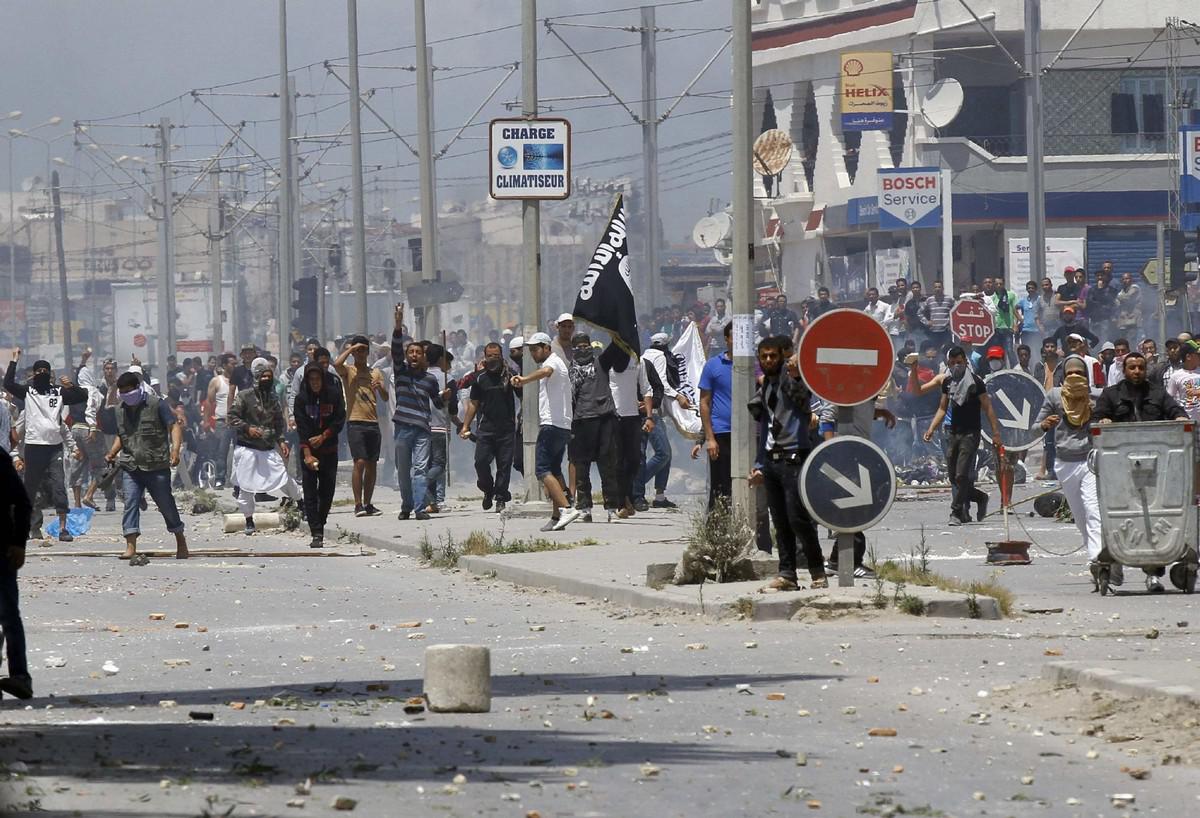 تنظيم أنصار الشريعة برز بعد ثورة يناير 2011 واحتل الساحات العامة واثار الفوضى والعنف في تونس