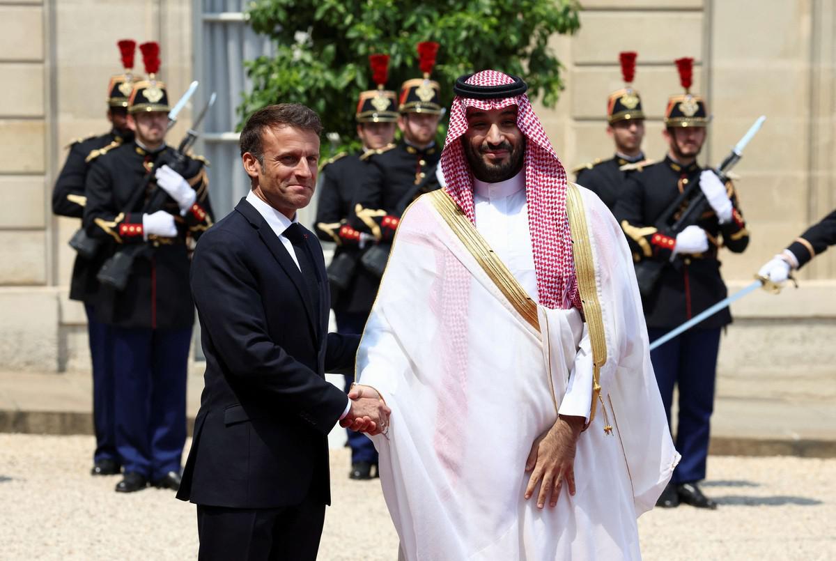 ملفا لبنان وحرب أوكرانيا يهيمنان على محادثات ماكرون والأمير محمد 