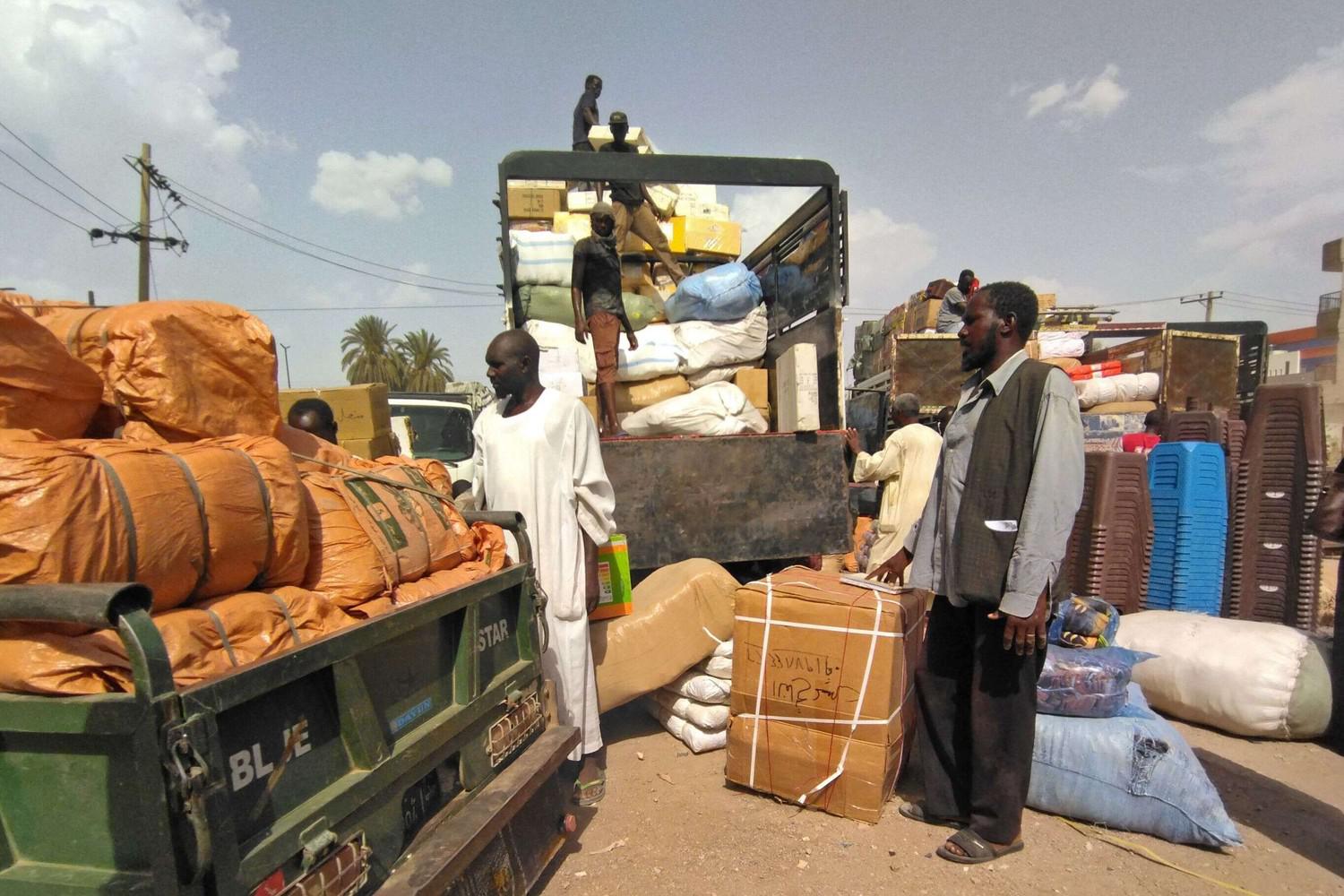 معاناة كبيرة يعانيها الشعب السوداني