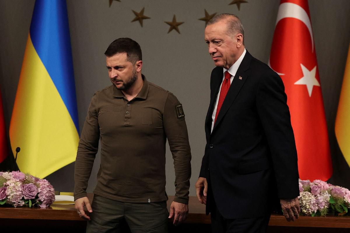 اردوغان يحتفظ بعلاقات قوية مع زيلنسكي وبوتين