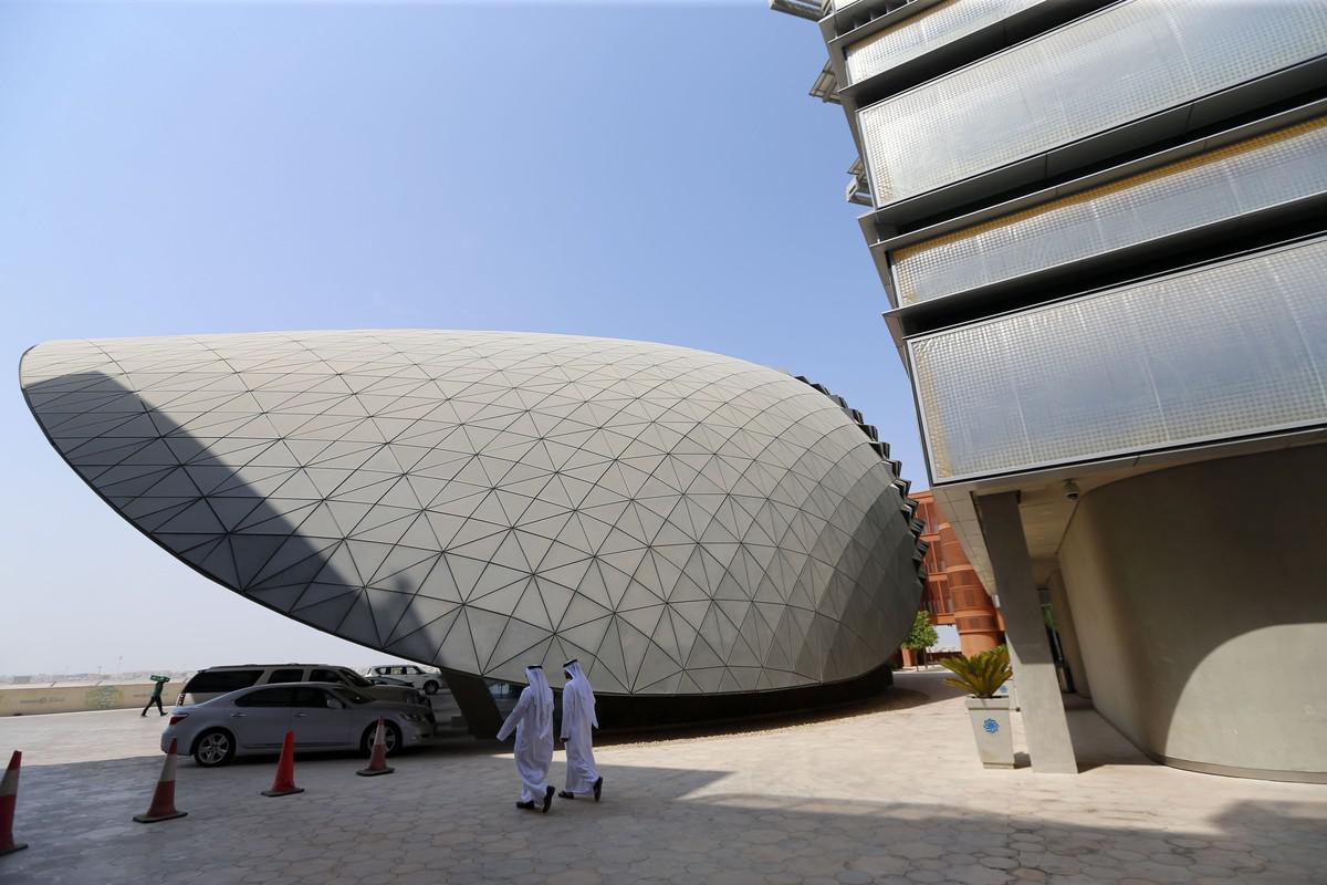الامارات تستثمر مليارات الدولارات في الطاقات المتجددة والنظيفة