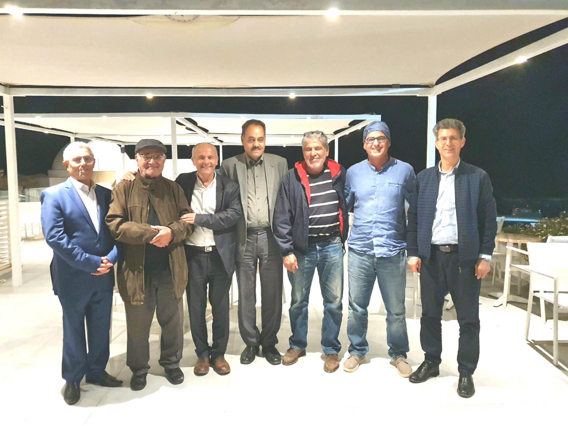 الفنان الهادي ساسي مع المبدعين في مهرجان لمطة (الثالث على اليمين)