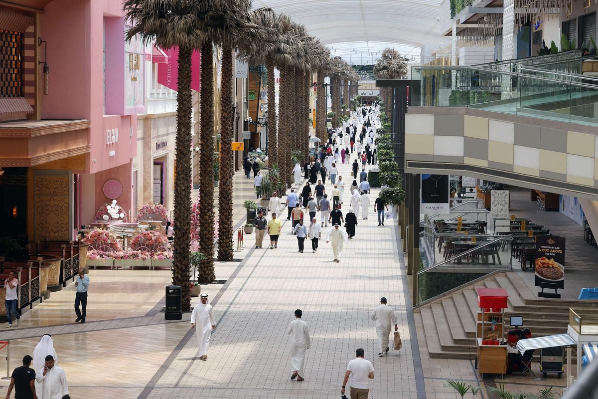 الكويتيون ينتظرون إصلاحات اقتصادية طال انتظارها