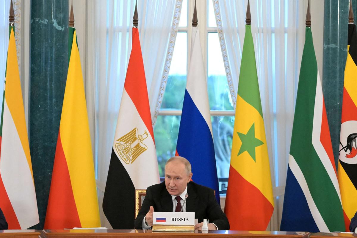 بوتين يبعث برسائل طمأنة لقادة افريقيا قبل قمة روسية افريقية في سان بطرسبرغ وقمة البريكس في بريتوريا