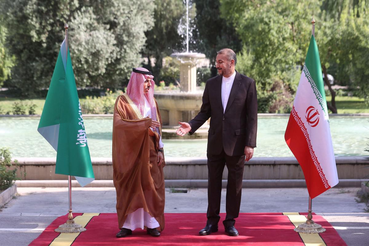 لقاءات وترتيبات دبلوماسية مستمرة لتحسين العلاقات بين إيران والسعودية
