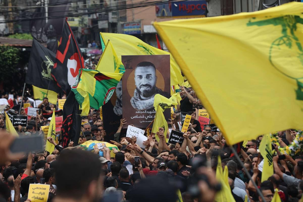 تشييع مقاتل في جزب الله قتل في مواجهة الكحالة