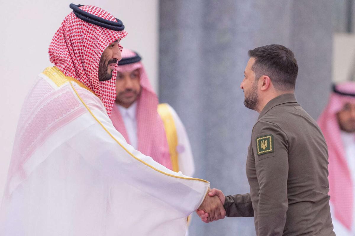 زيلينسكي يأمل في إحراز تقدم خلال المحادثات في السعودية