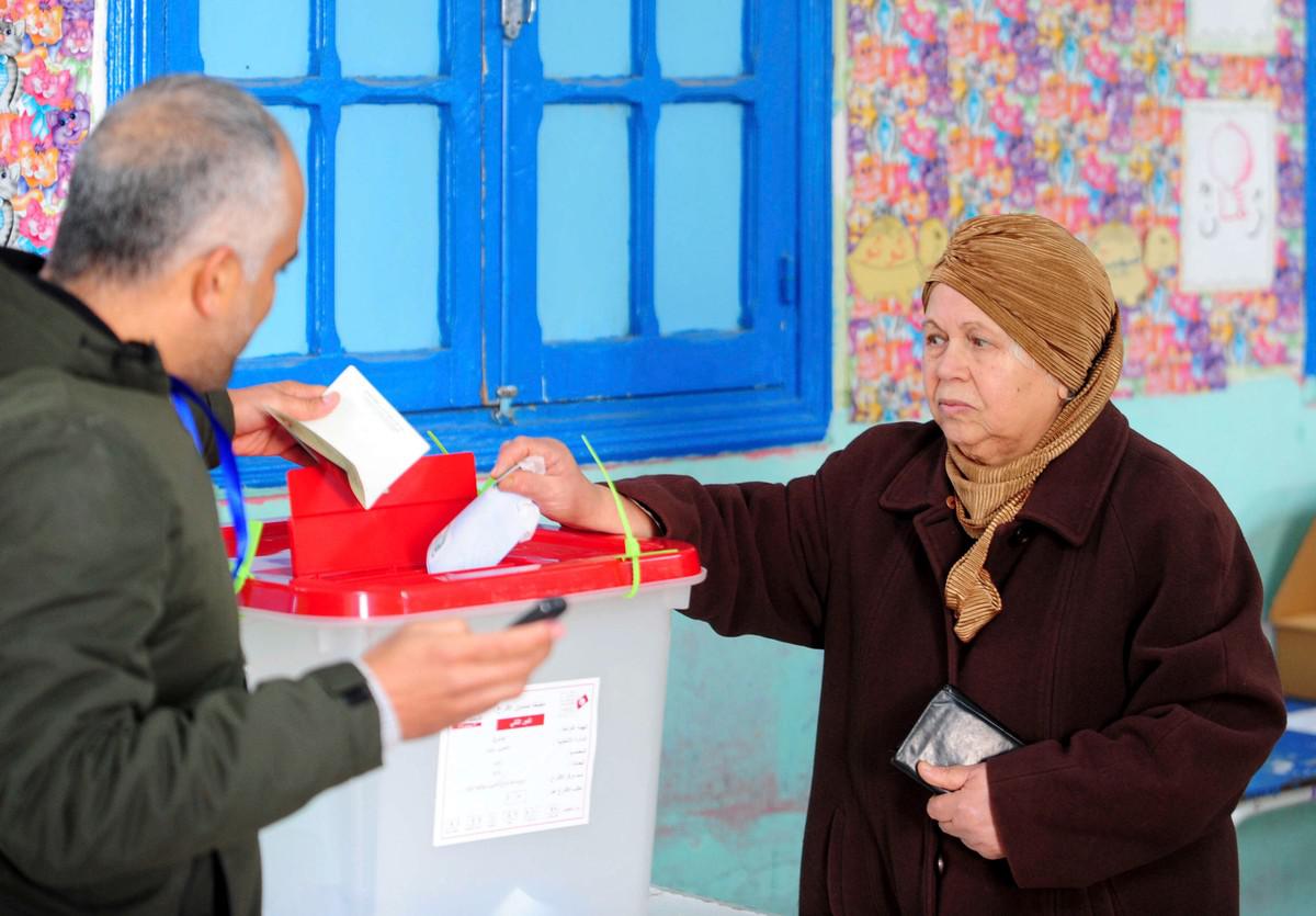 التونسيون قادرون على اجراء انتخابات شفافة دون تدخل اجنبي