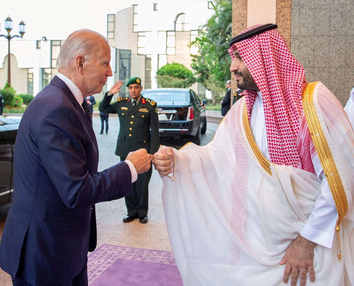 بايدن يسعى اليوم إلى تحسين العلاقات مع السعودية التي تعهد يوما بجعلها "منبوذة".