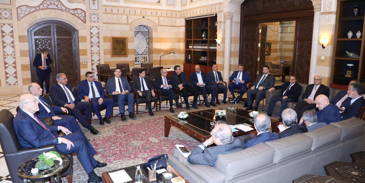 الزعماء السياسيون لا يملكون الحل 