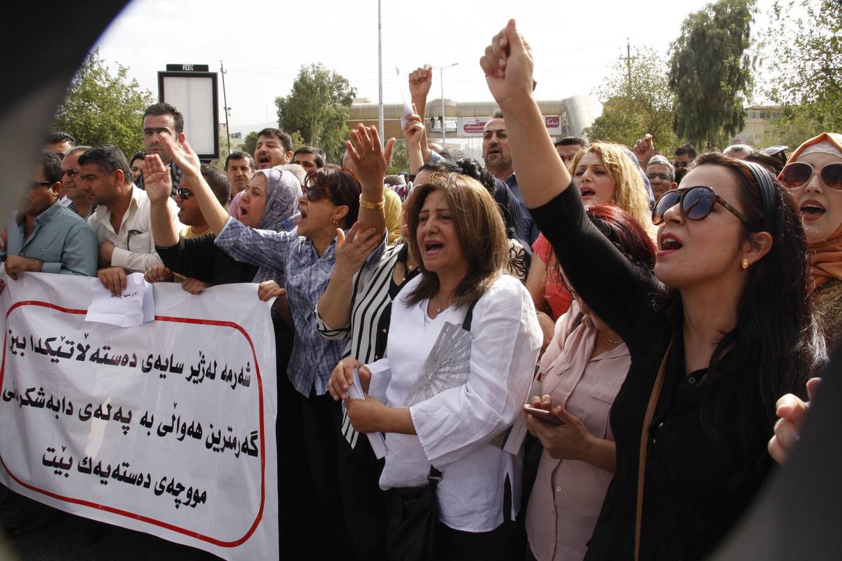 بارزاني يحاول إقناع المعلمين بالعودة إلى التدريس