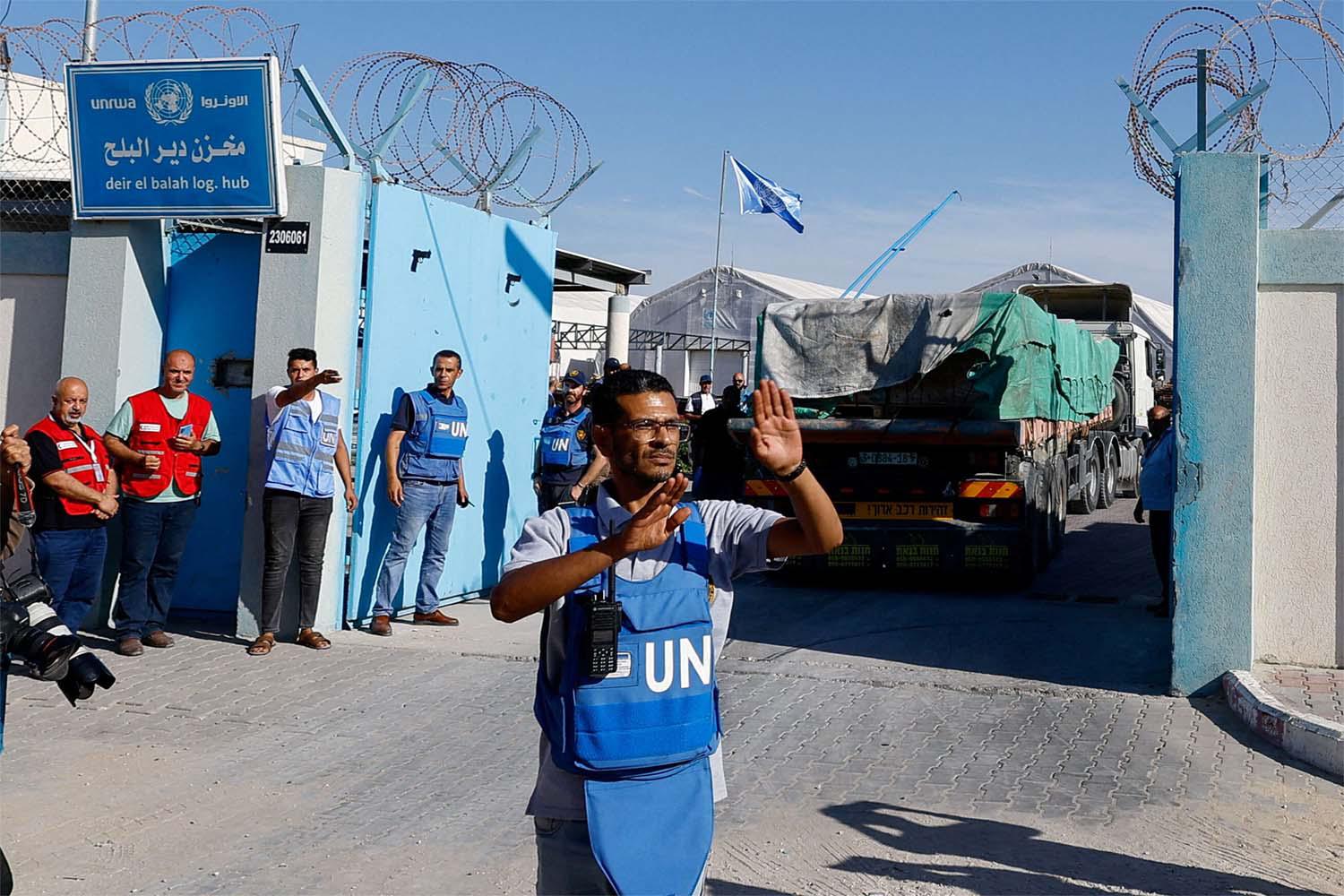 Humanitarian aid deliveries through Rafah began on Saturday 