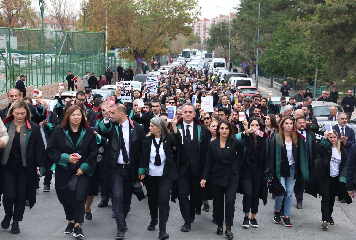 المحامون الأتراك يتظاهرون رفضا لقرار محكمة النقض 