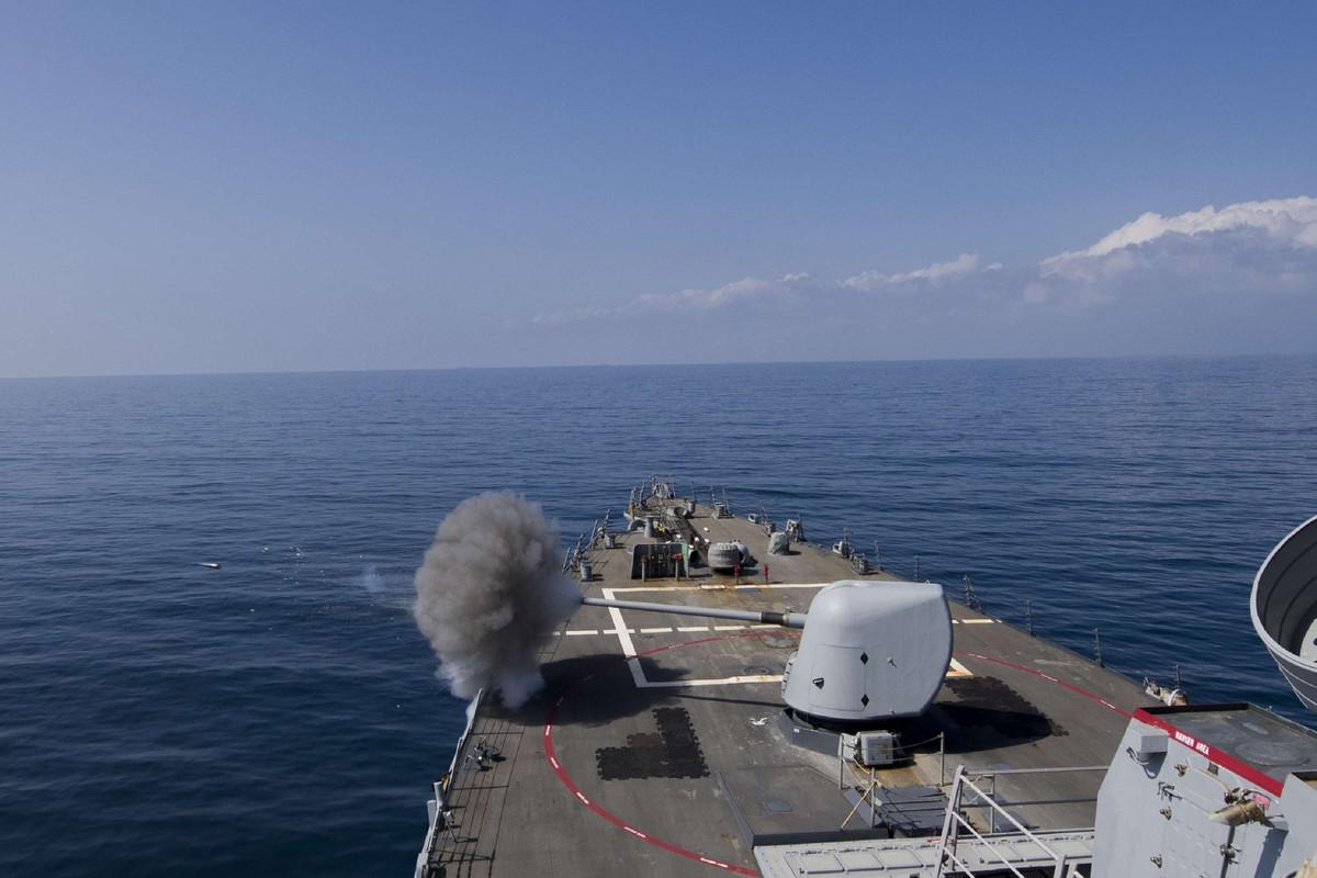 الولايات المتحدة تعزز من تواجدها في البحر الأجمر لمواجهة تهديدات الحوثيين