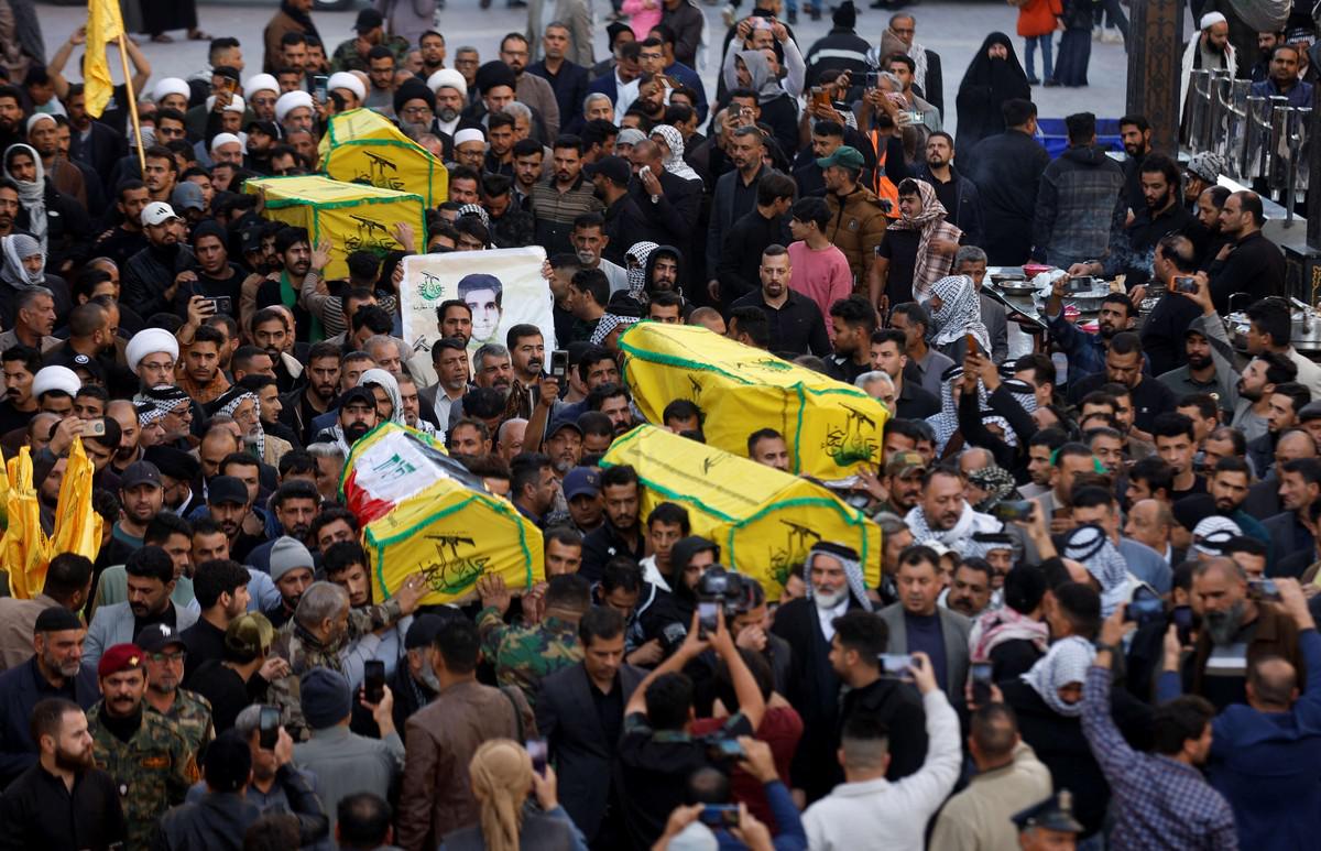 أنصار كتائب حزب الله العراقي يشيعون جنازة 5 مقاتلين قتلوا في ضربات أميركية