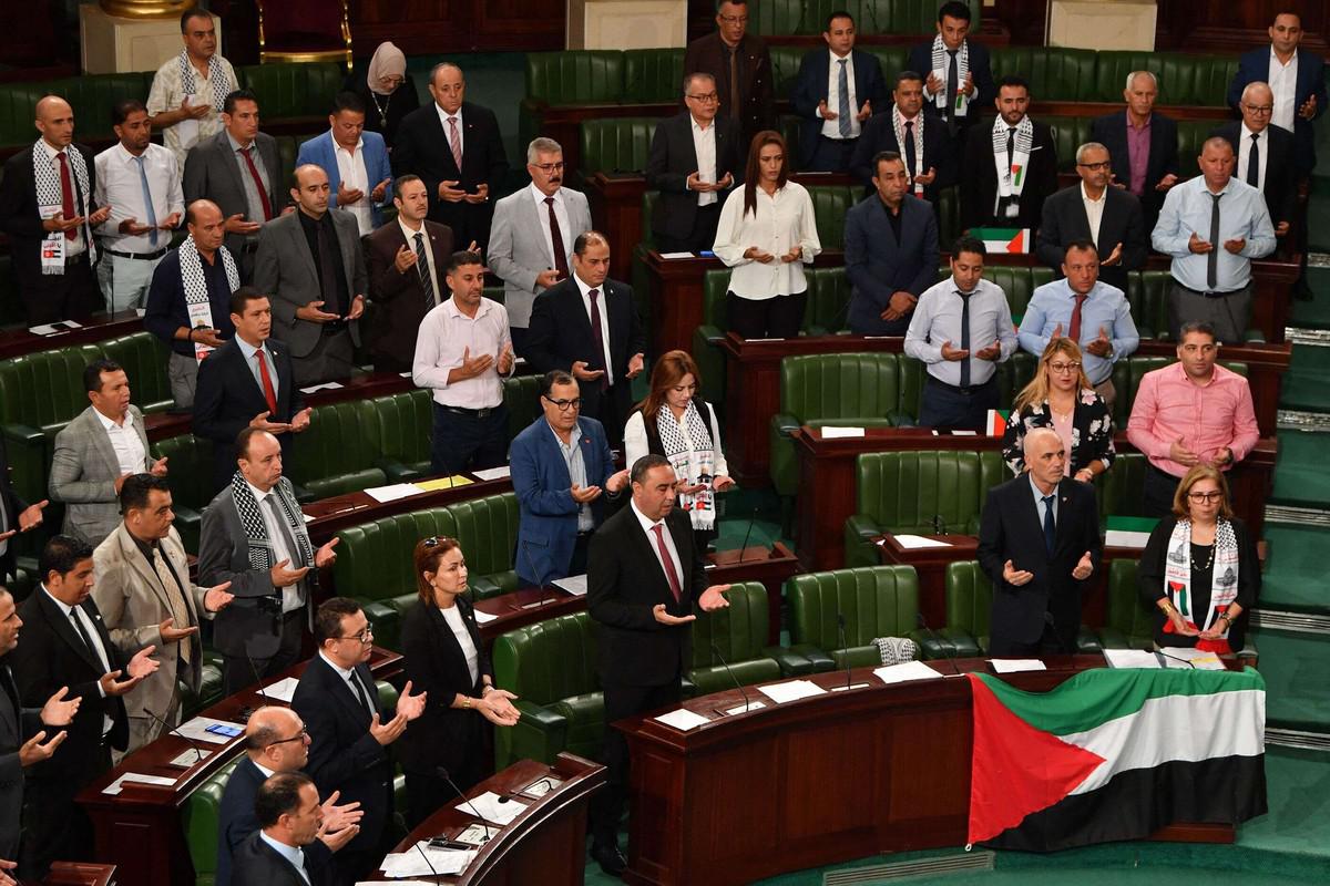 برلمان بعيد عن تهم الفساد لكنه لا يحظى باهتمام التونسيين