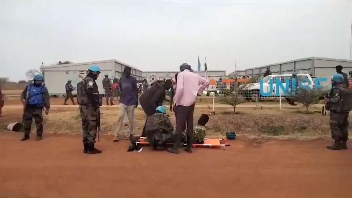 مئات المدنيين النازحين لجأوا إلى قاعدة القوة الأمنية المؤقتة