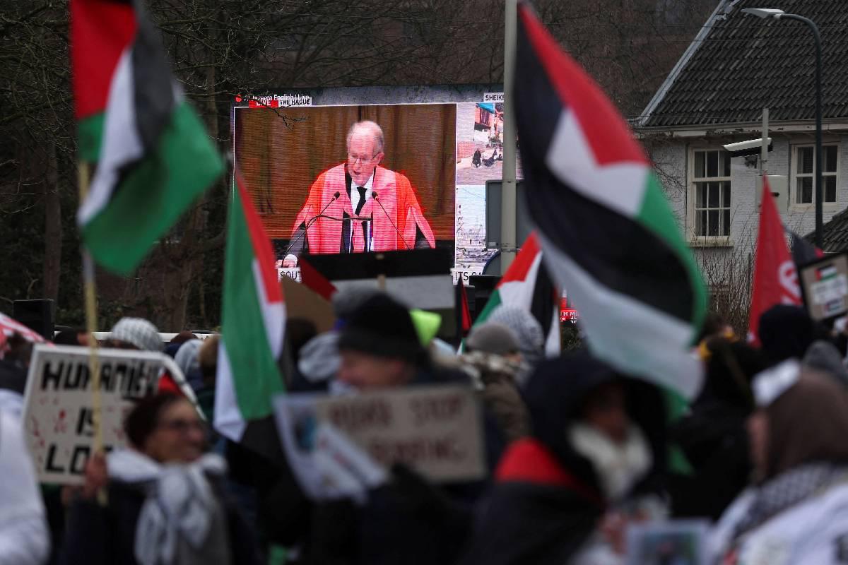 تظاهرة داعمة للفلسطينيين أمام محكمة العدل الدولية في لاهاي