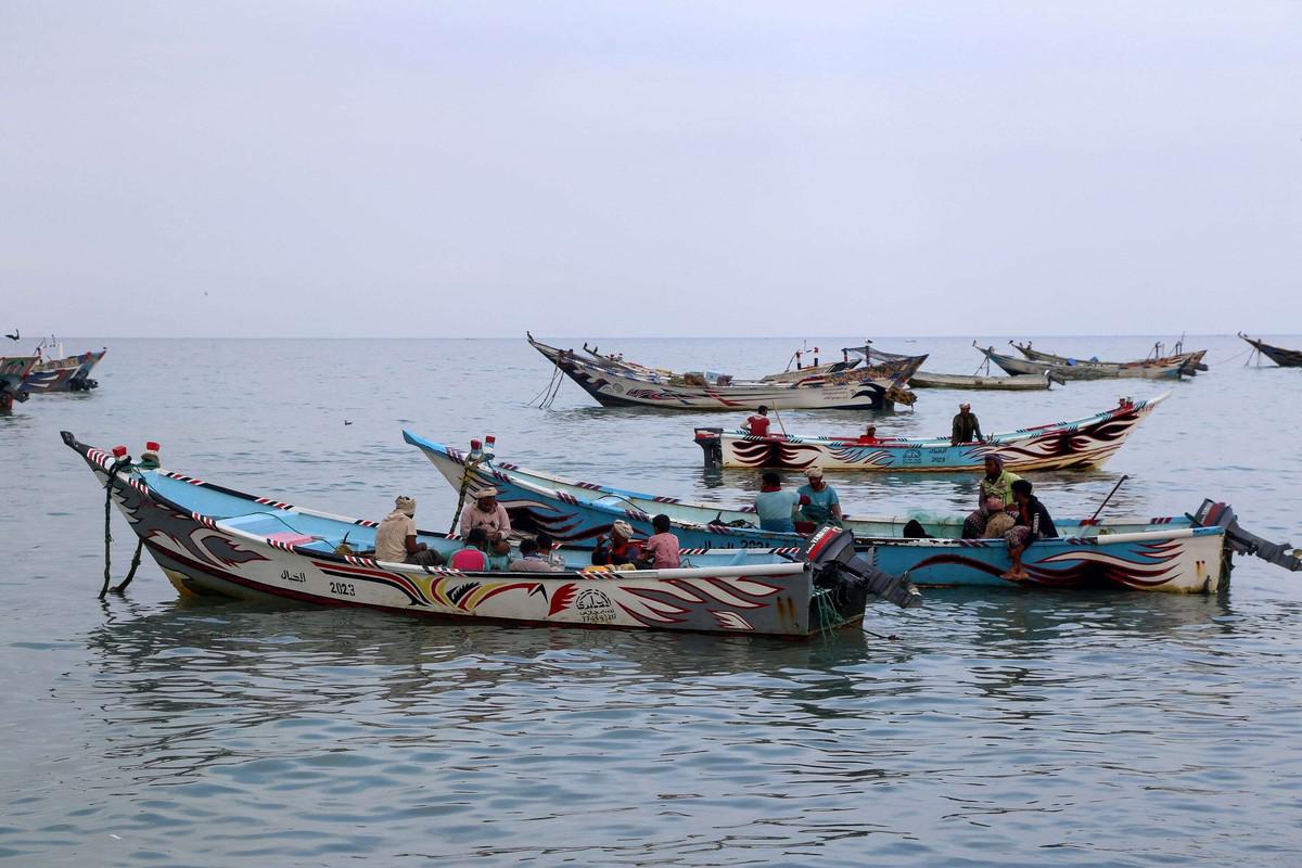 قطاع الصيد البحري في اليمن يدفع فاتورة هجمات الحوثيين على السفن في البحر الأحمر 