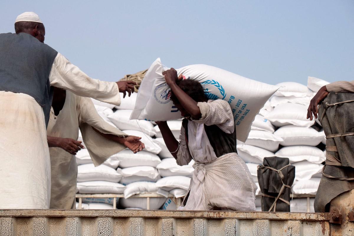 الأغذية العالمي يحذر من أن السودان على شفا أكبر أزمة جوع في العالم