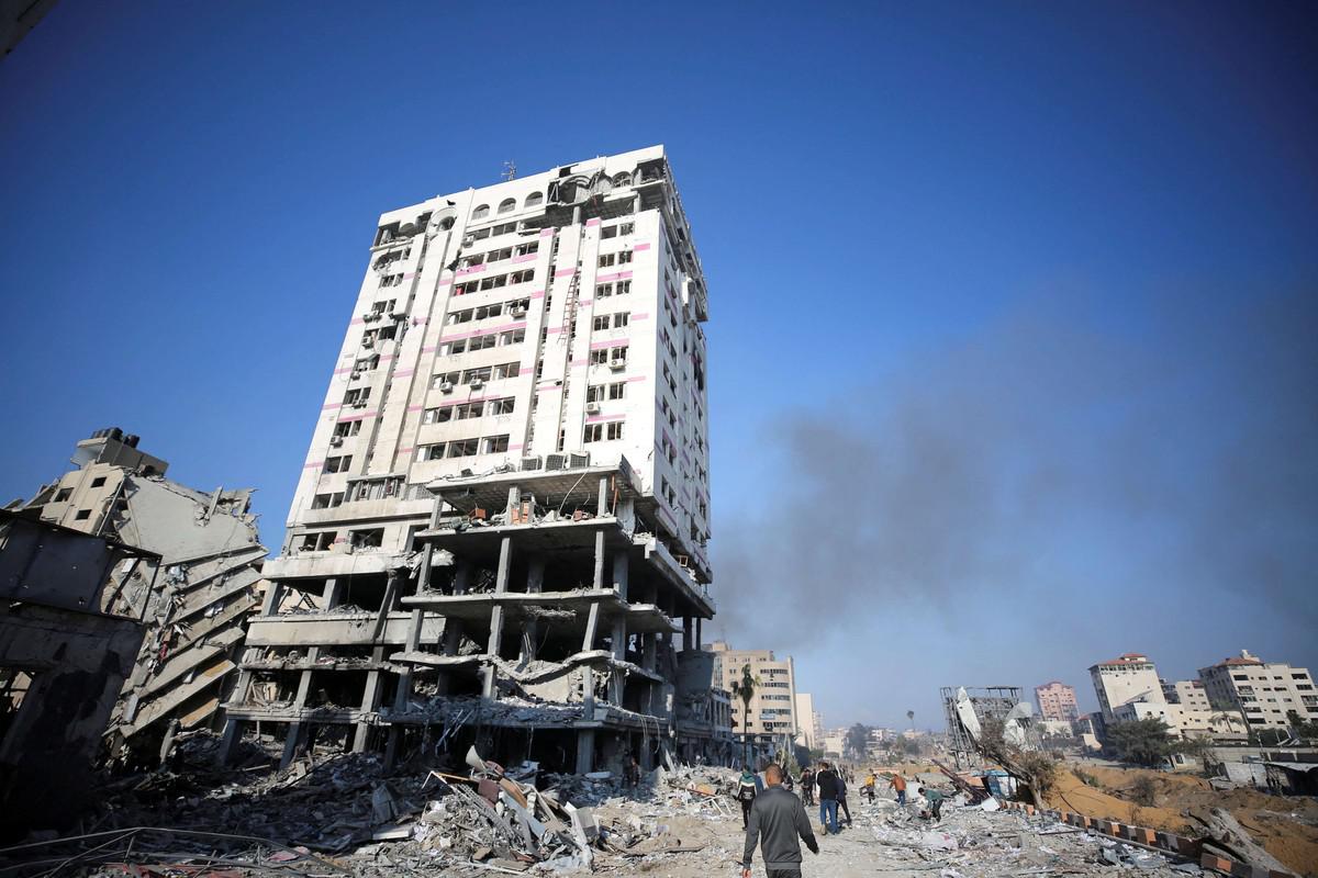الكثير من المقرات البنكية في غزة قد تم استهدافها