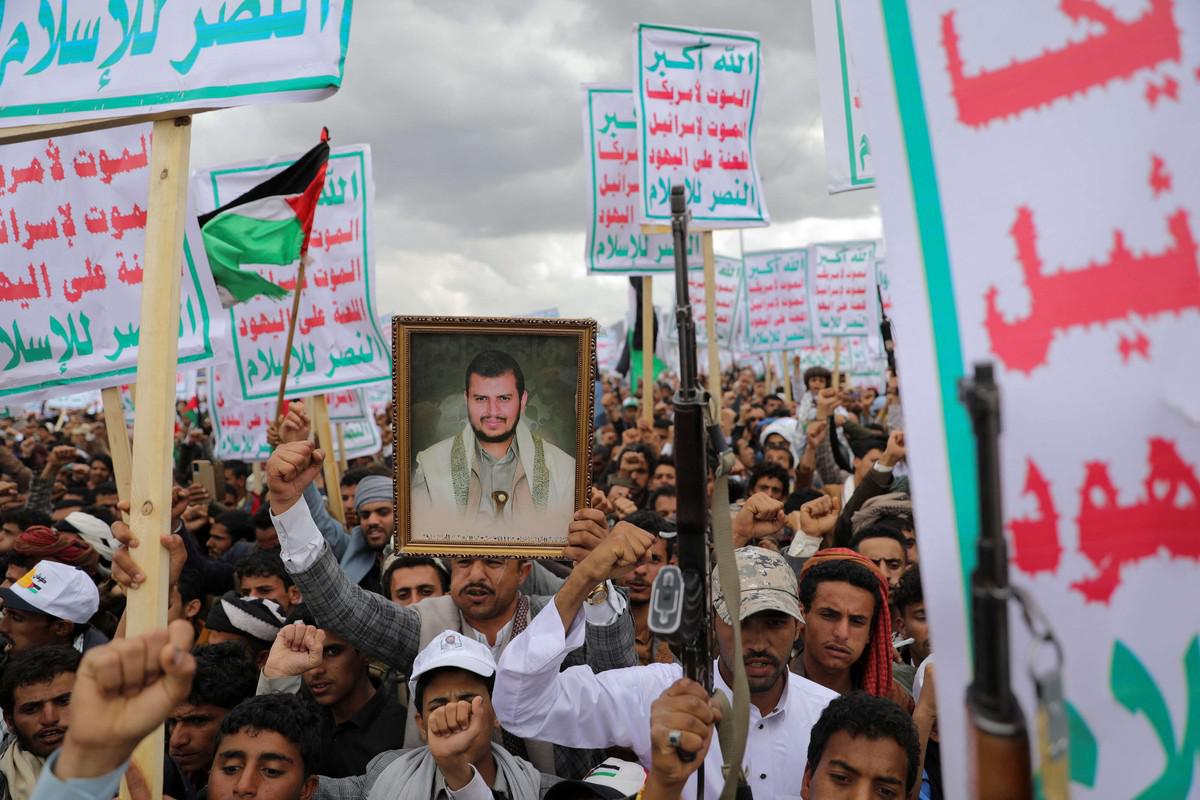 الحوثيون يروجون لصلات وتفاهمات مع روسيا والصين